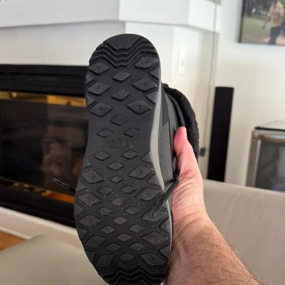 UGG Black Adirondack Winter Boot III - Brand New - Picture 3 of 8